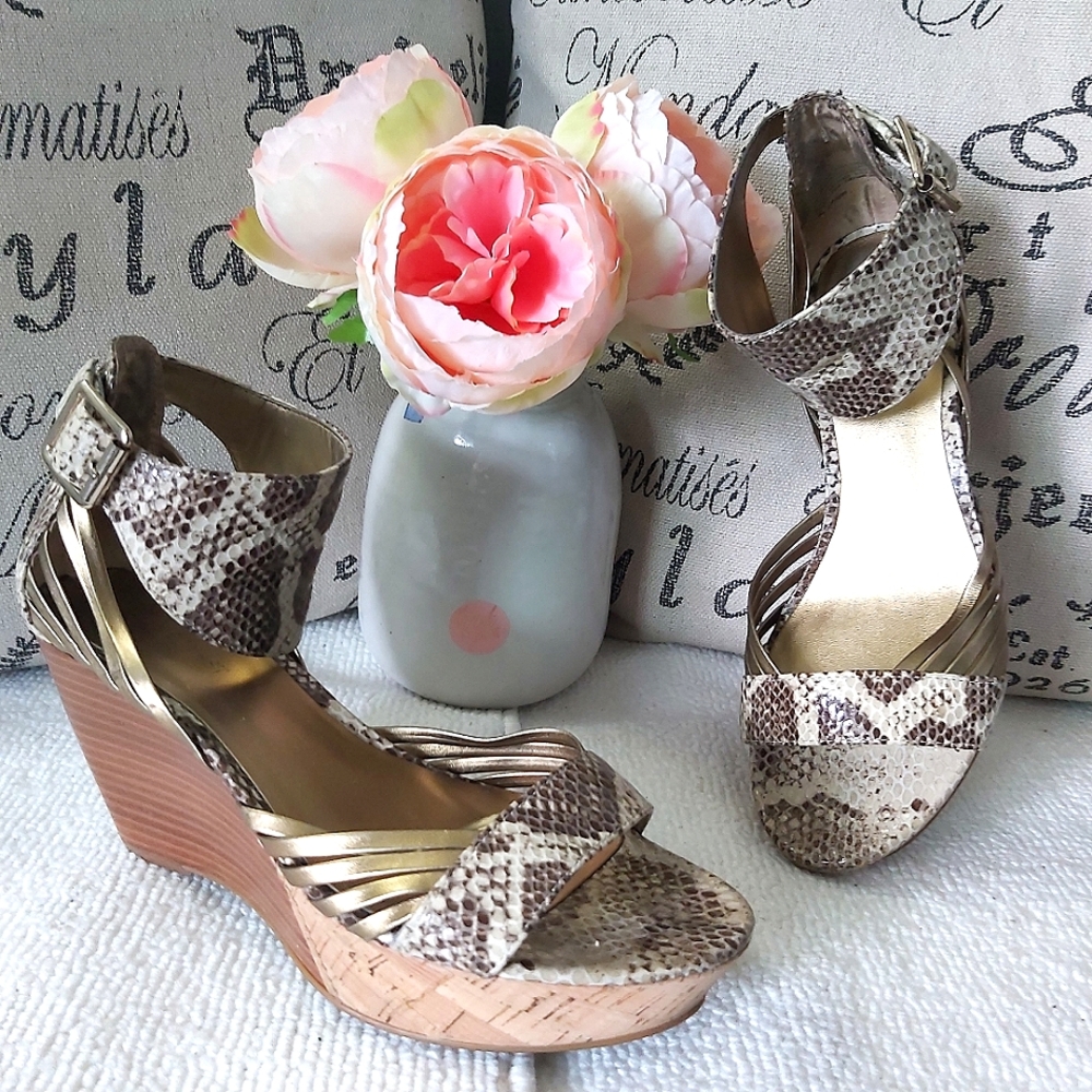 Nine West snake skin leather platform sandals wedge heels ankle strap gold Brown
